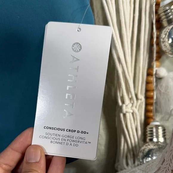 Athleta Conscious Crop
D-DD, Borealis Green - Picture 3 of 8